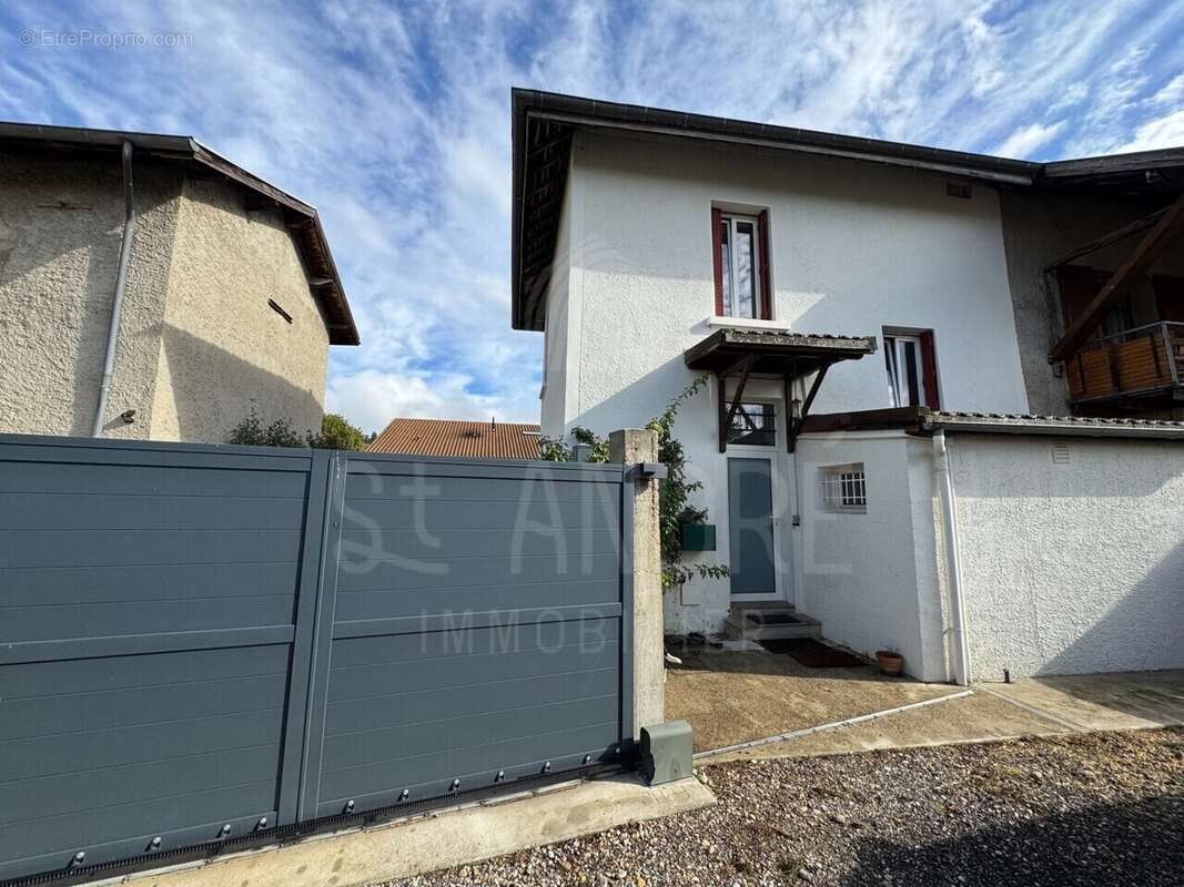 Maison à SAINT-HILAIRE-DE-LA-COTE