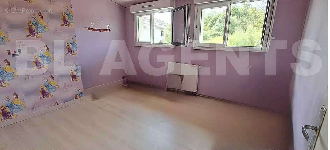 Messenger_creation_573E8679-5510-48B7-8F6A-D9A123186FCB - Maison à CHALANDRY-ELAIRE