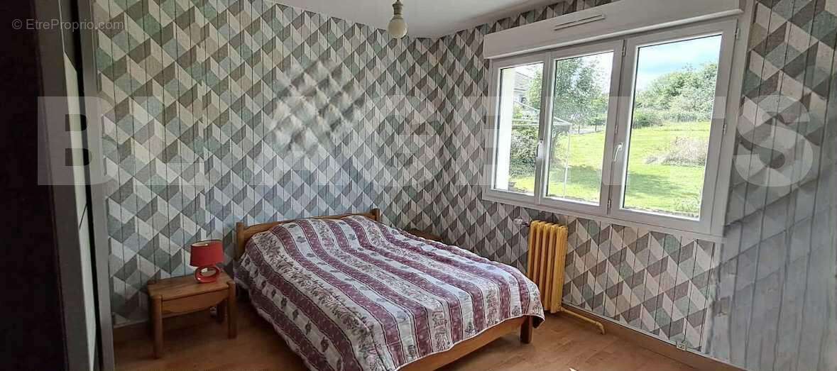 Messenger_creation_96D2A9B0-844C-4EC3-9C9C-26310E1E4D80 - Maison à CHALANDRY-ELAIRE