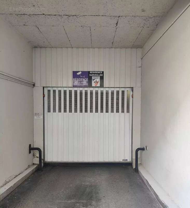 Parking à PARIS-11E