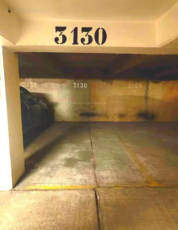 Parking à PARIS-11E