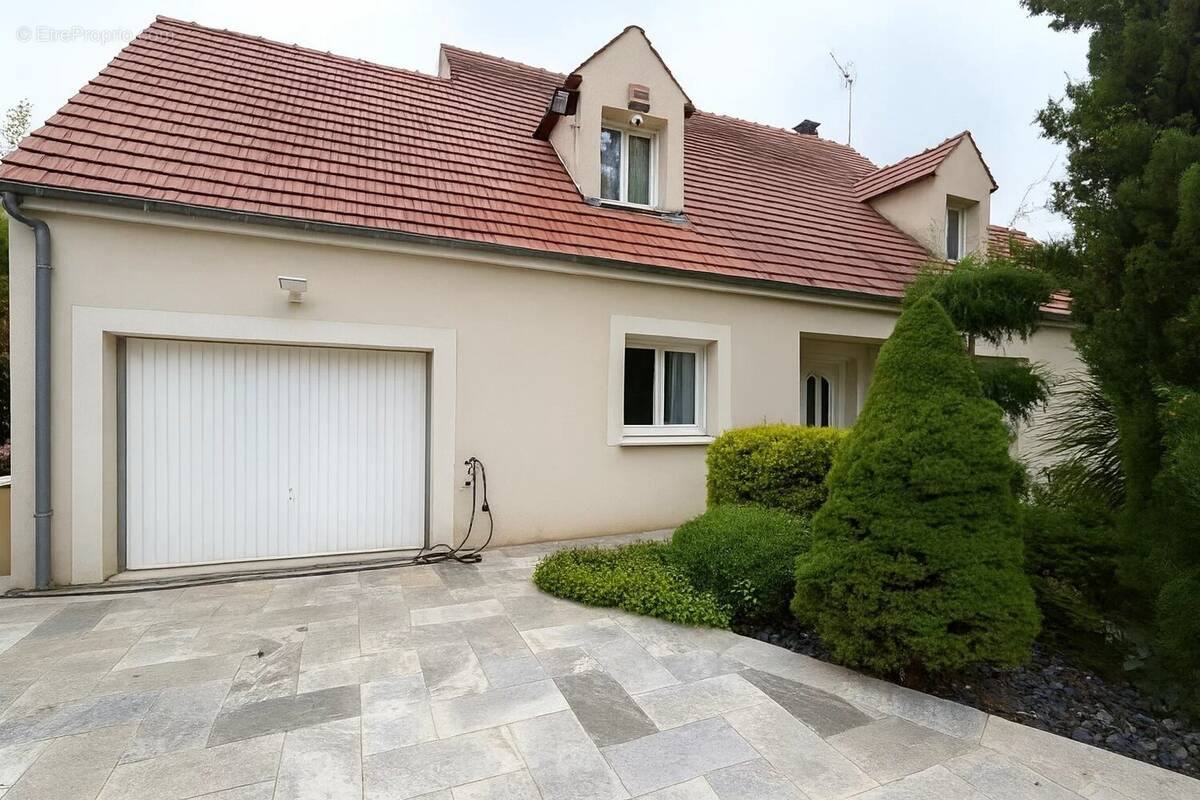 Maison à FONTENAY-TRESIGNY