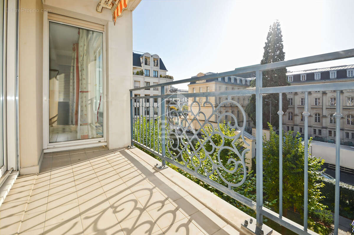 Appartement à ISSY-LES-MOULINEAUX