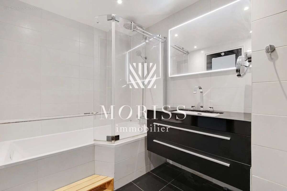 Appartement à PARIS-8E