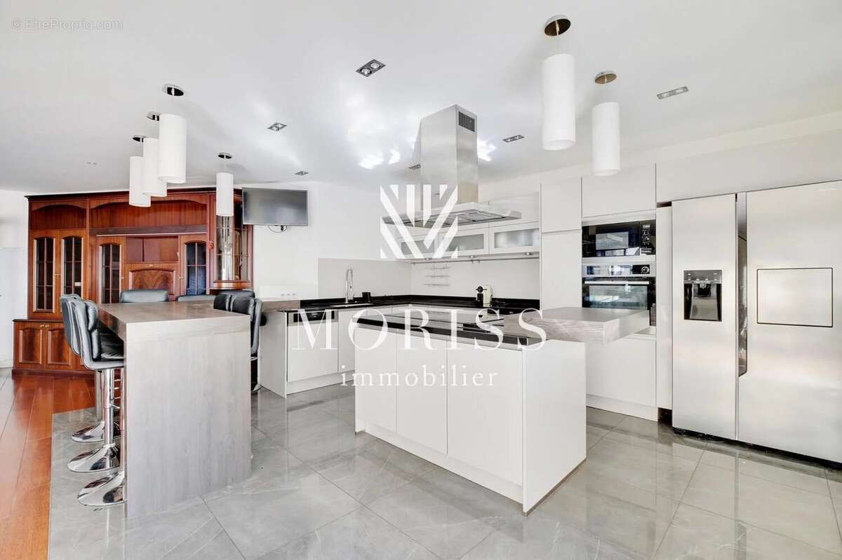 Appartement à PARIS-8E