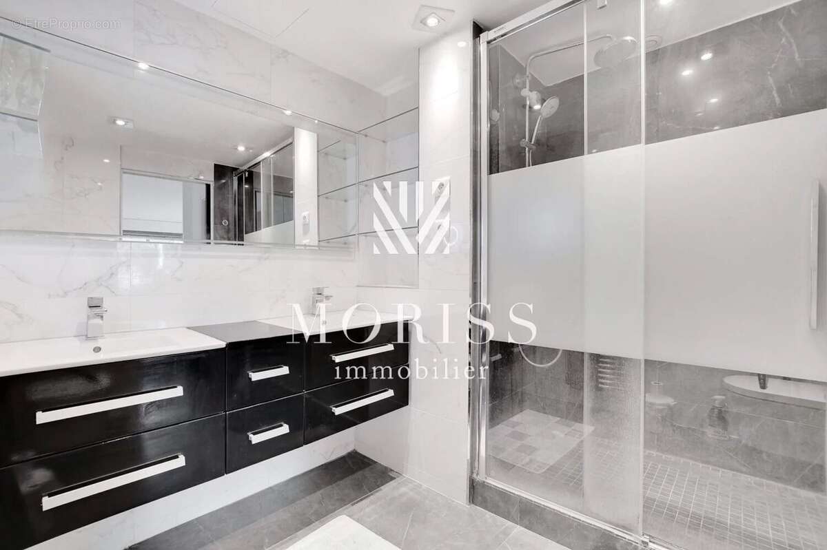 Appartement à PARIS-8E