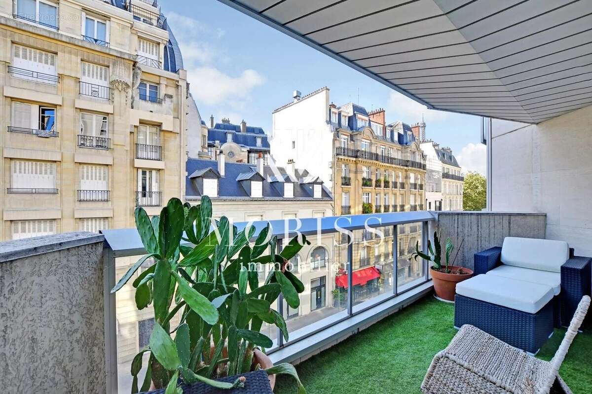 Appartement à PARIS-8E