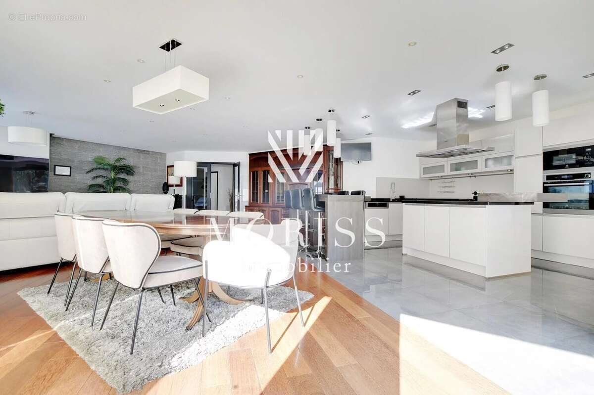 Appartement à PARIS-8E