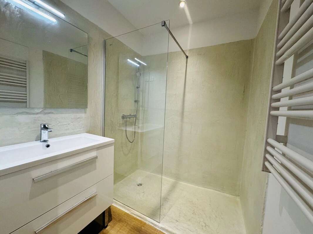 Appartement à VALLAURIS