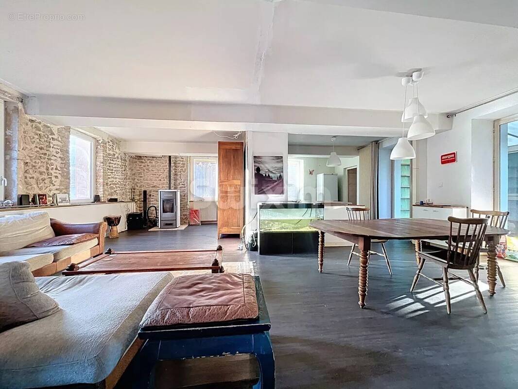 Maison à VILLIE-MORGON