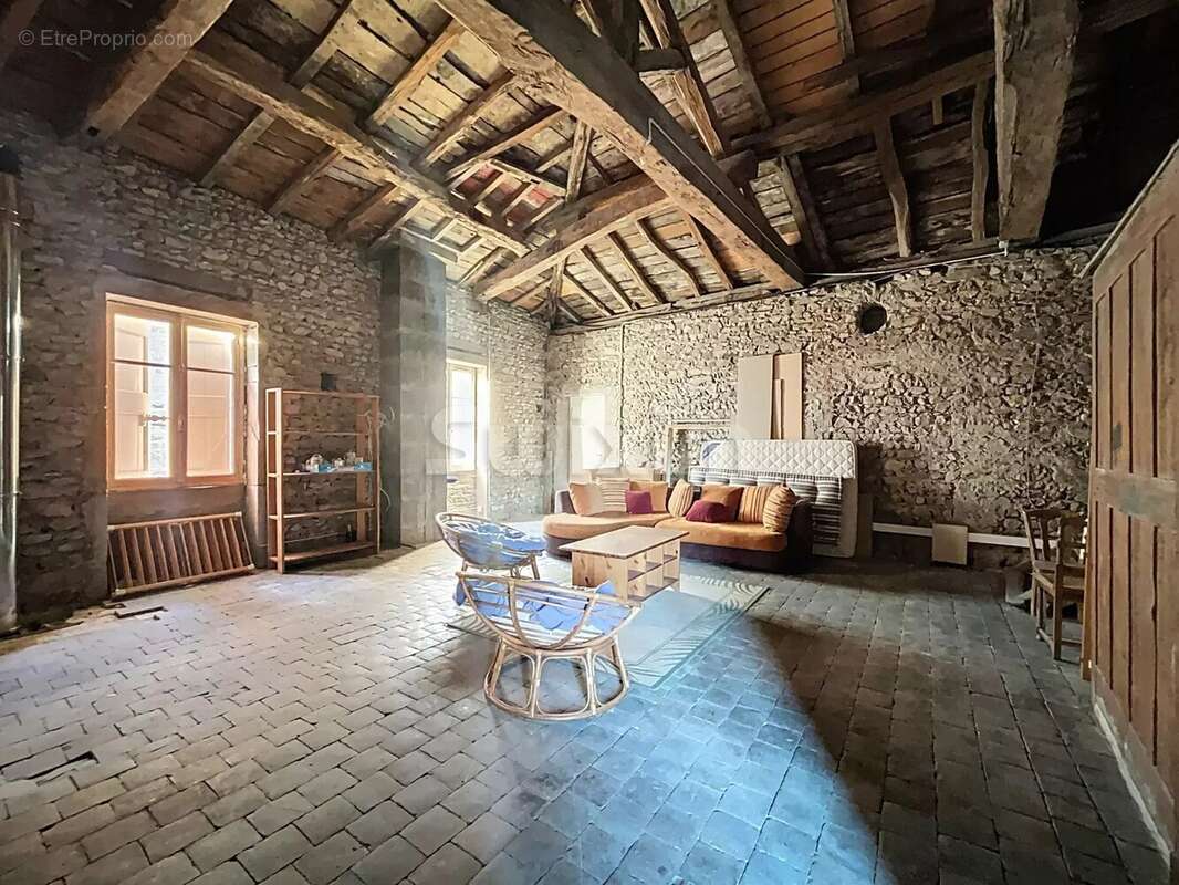 Maison à VILLIE-MORGON