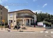 Commerce à SAINT-GENIS-DES-FONTAINES