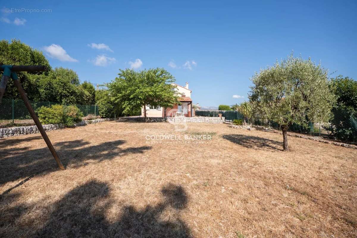 Maison à SAINT-CEZAIRE-SUR-SIAGNE