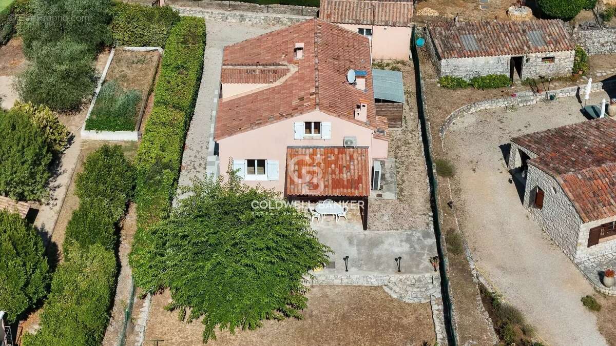 Maison à SAINT-CEZAIRE-SUR-SIAGNE