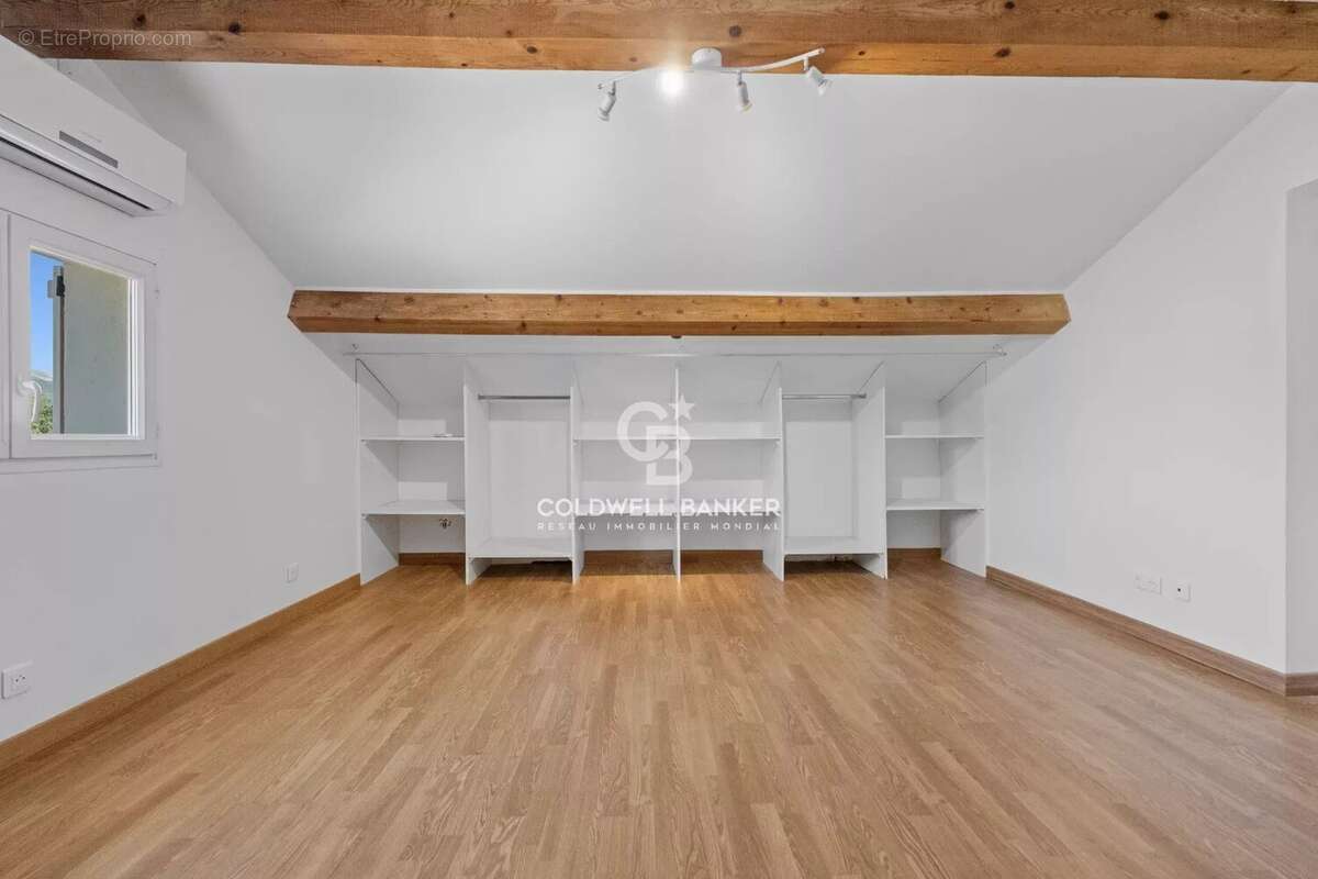 Maison à SAINT-CEZAIRE-SUR-SIAGNE