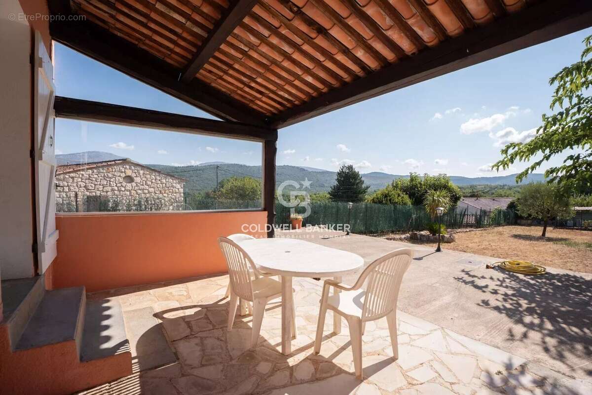 Maison à SAINT-CEZAIRE-SUR-SIAGNE