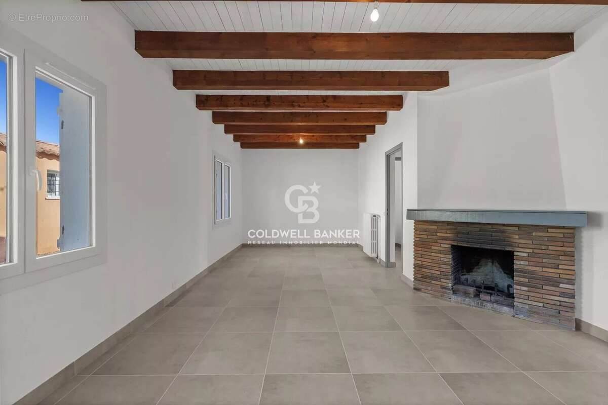 Maison à SAINT-CEZAIRE-SUR-SIAGNE