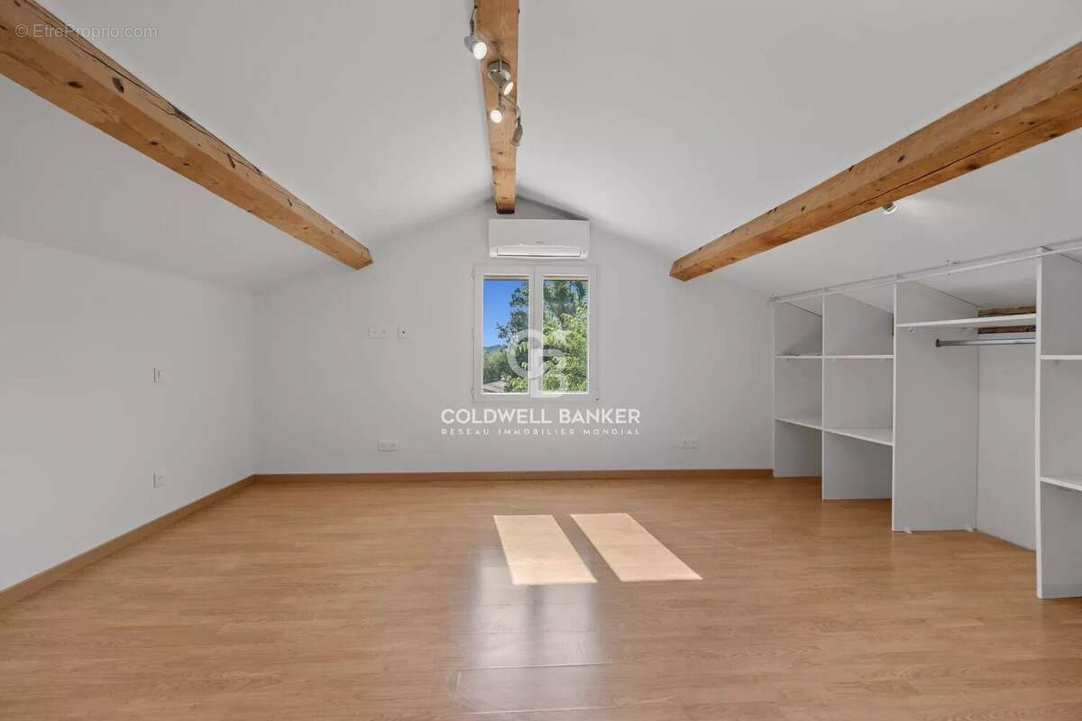 Maison à SAINT-CEZAIRE-SUR-SIAGNE