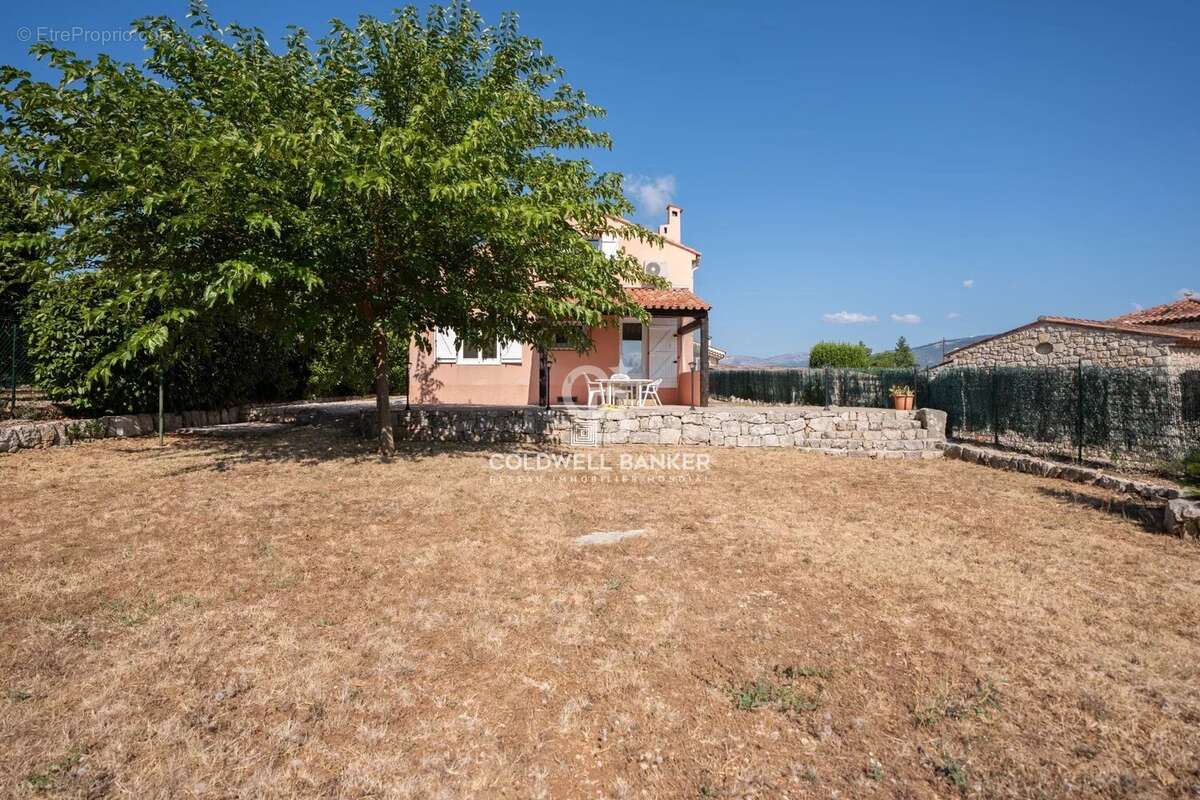 Maison à SAINT-CEZAIRE-SUR-SIAGNE