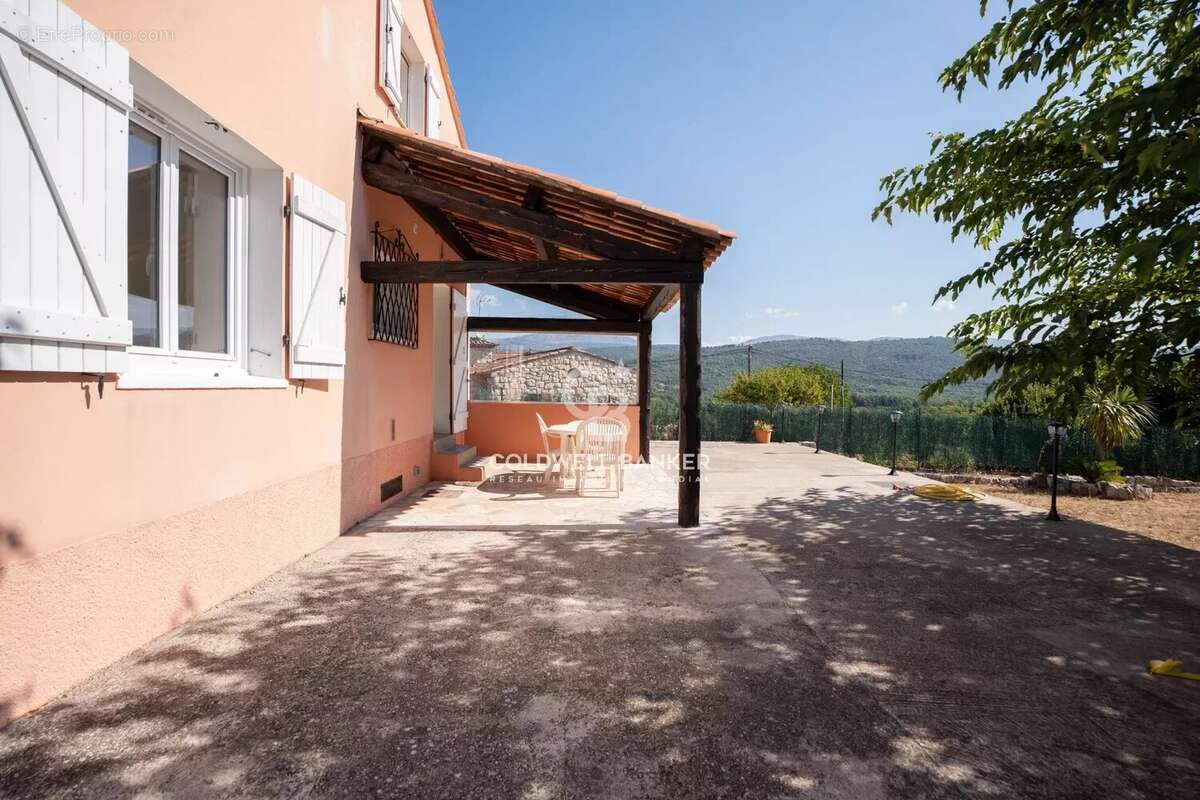 Maison à SAINT-CEZAIRE-SUR-SIAGNE