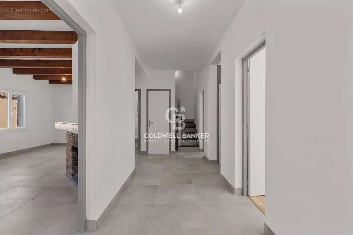 Maison à SAINT-CEZAIRE-SUR-SIAGNE