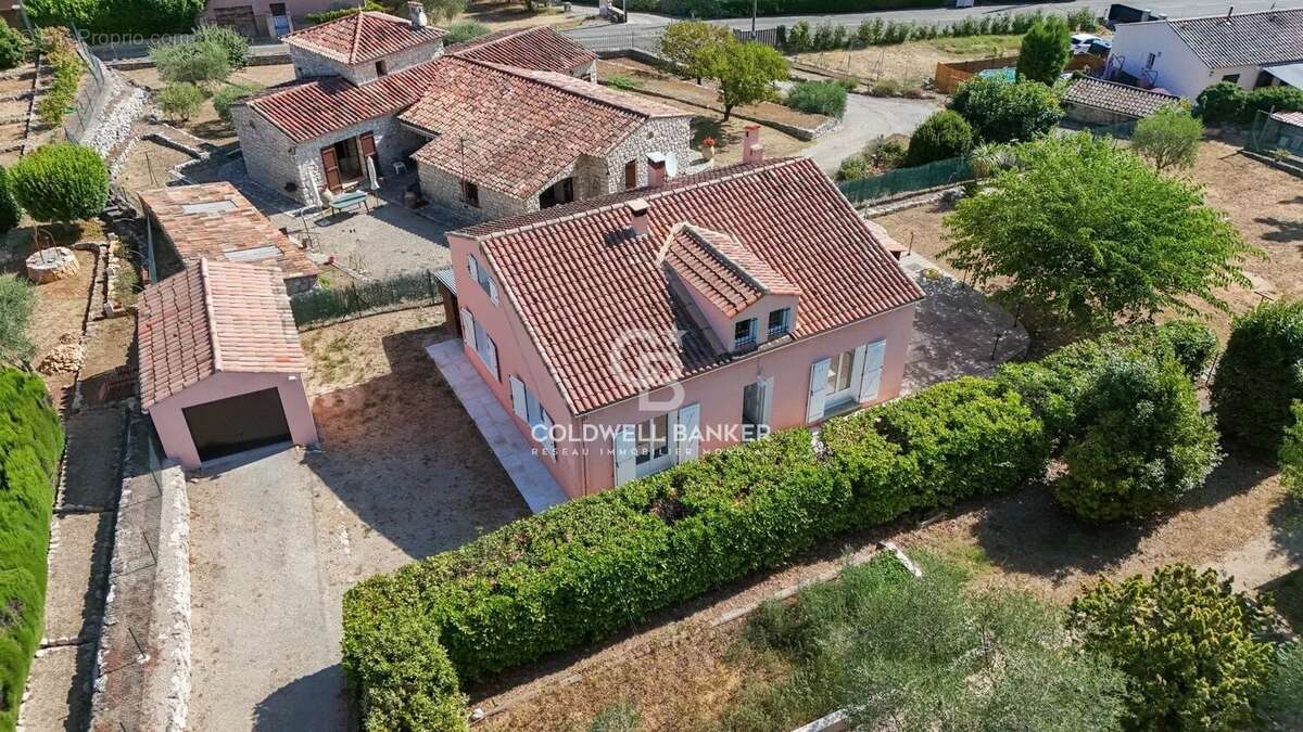 Maison à SAINT-CEZAIRE-SUR-SIAGNE