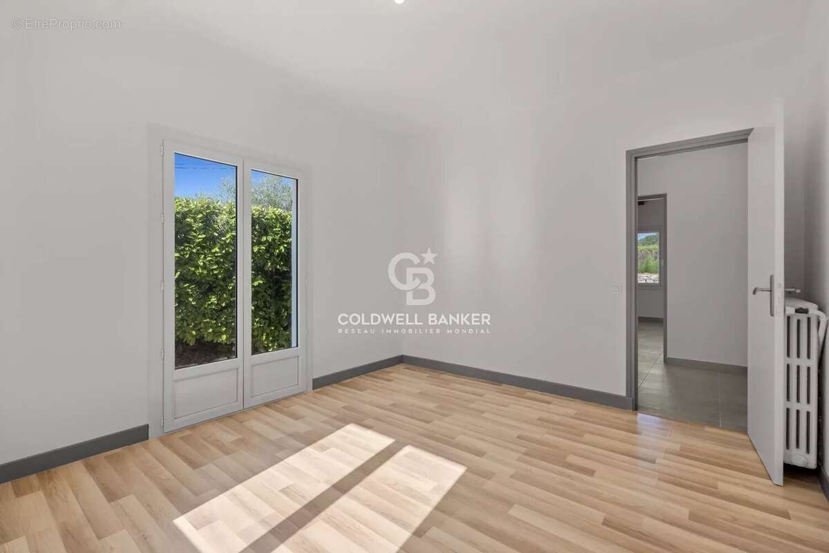 Maison à SAINT-CEZAIRE-SUR-SIAGNE