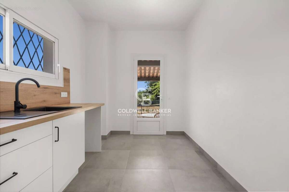 Maison à SAINT-CEZAIRE-SUR-SIAGNE