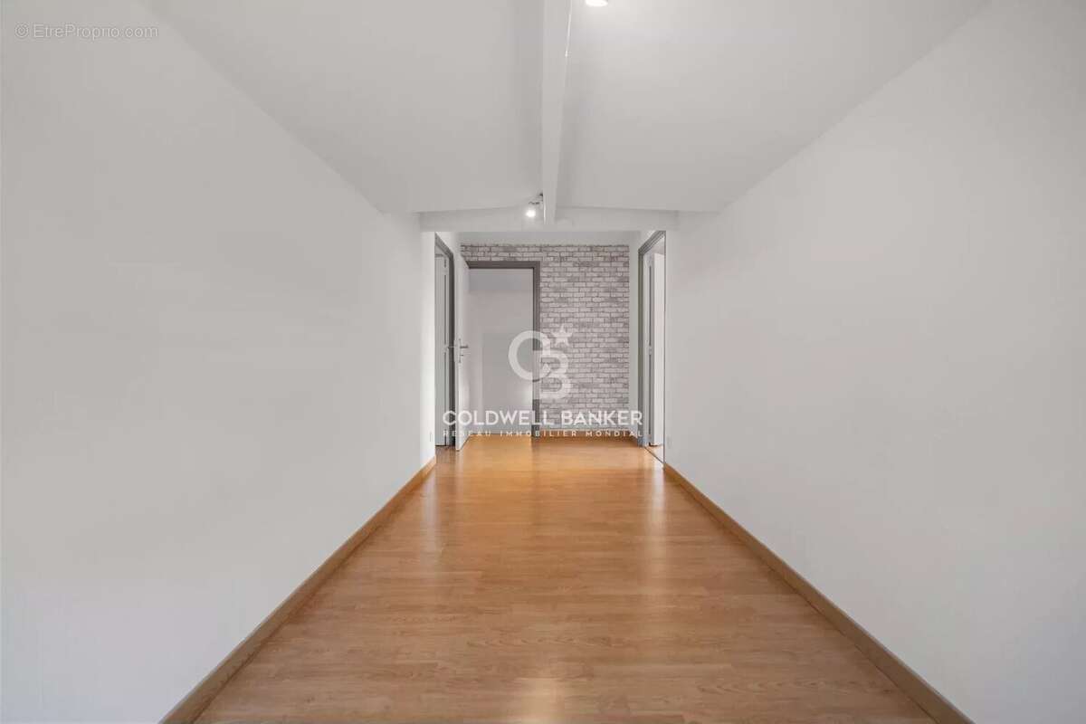 Maison à SAINT-CEZAIRE-SUR-SIAGNE