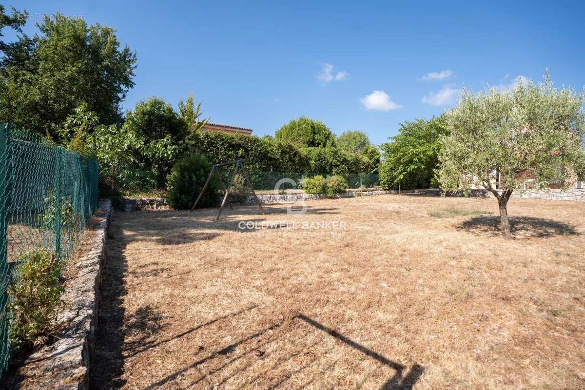 Maison à SAINT-CEZAIRE-SUR-SIAGNE