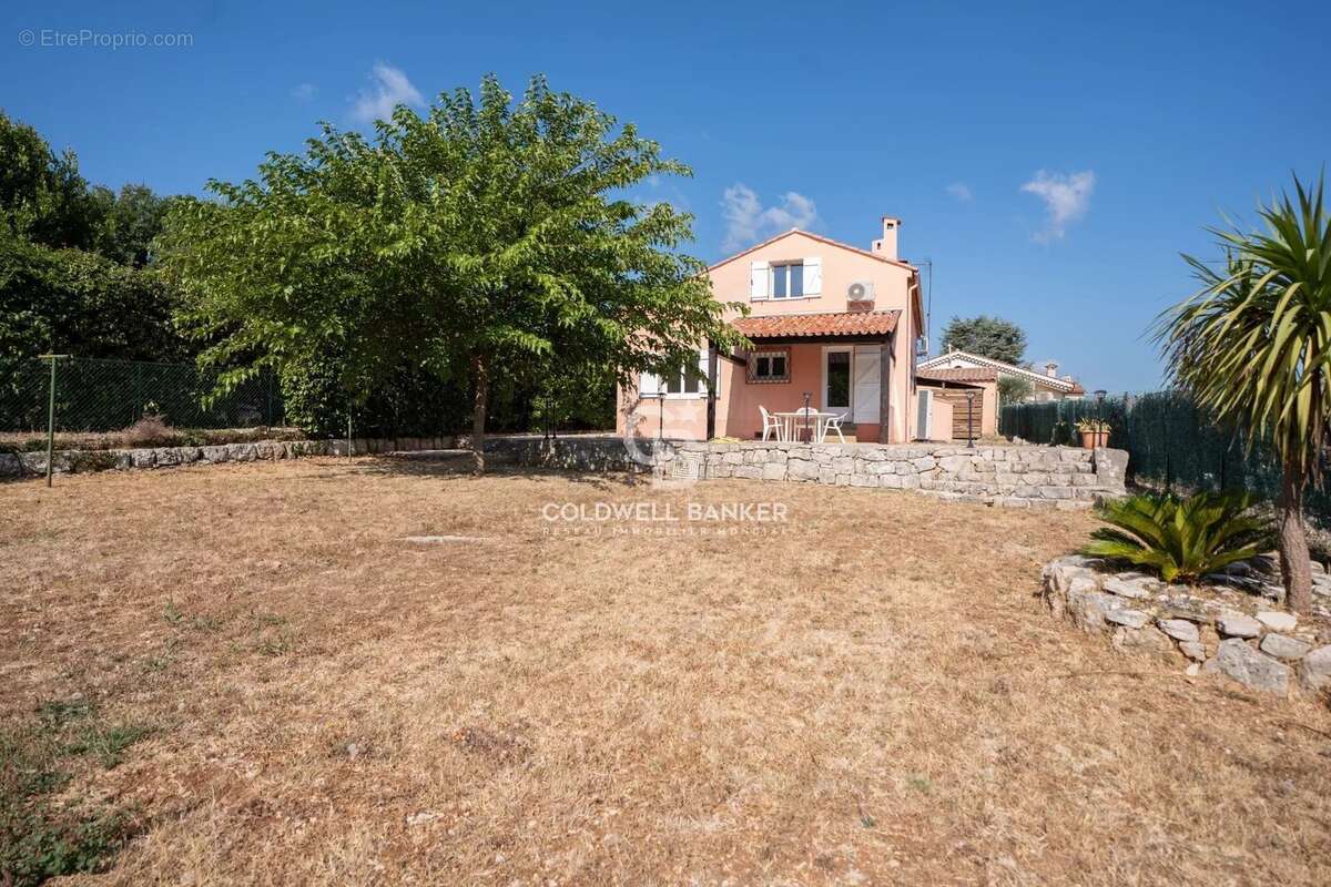 Maison à SAINT-CEZAIRE-SUR-SIAGNE