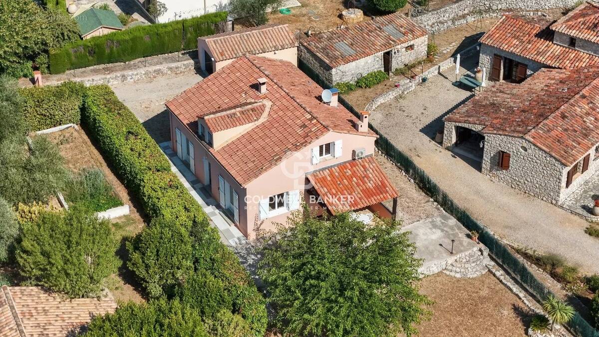 Maison à SAINT-CEZAIRE-SUR-SIAGNE