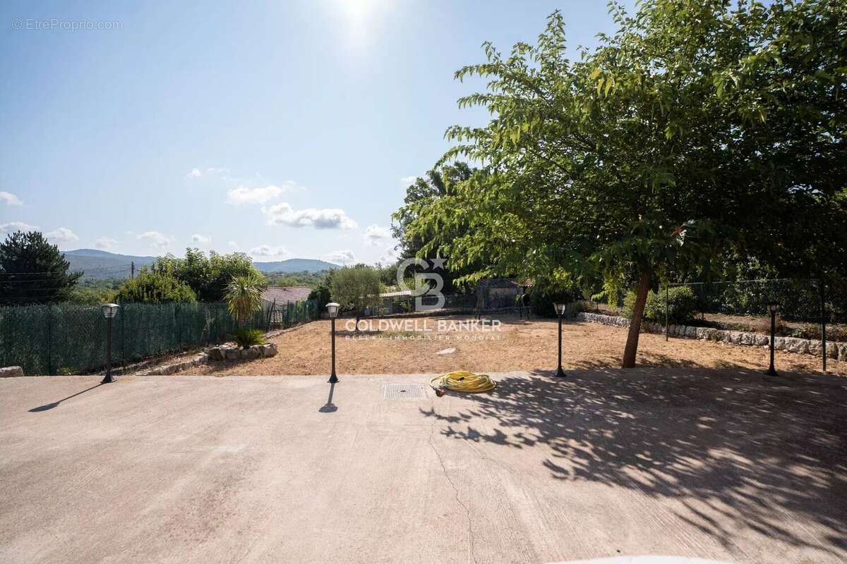 Maison à SAINT-CEZAIRE-SUR-SIAGNE