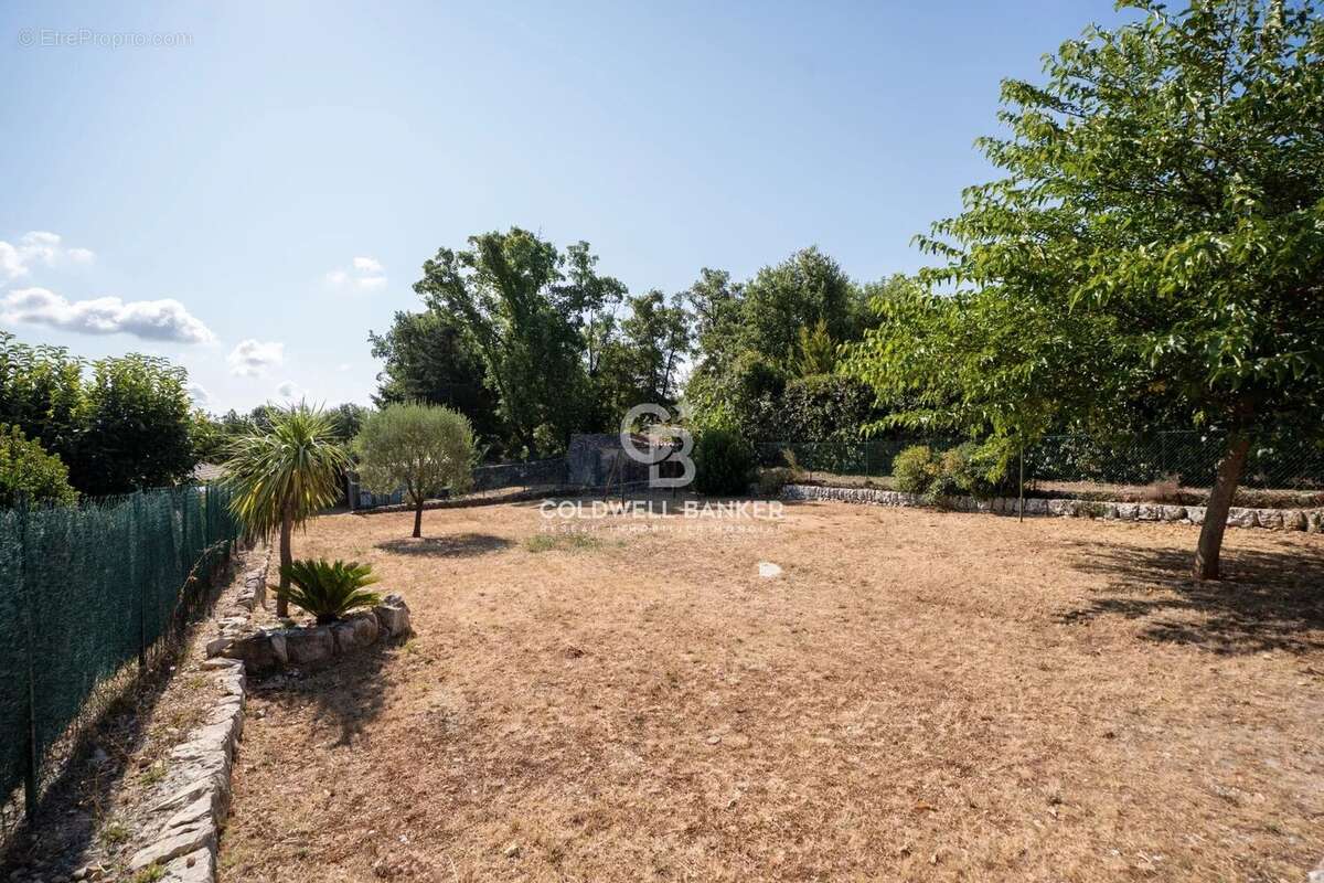 Maison à SAINT-CEZAIRE-SUR-SIAGNE