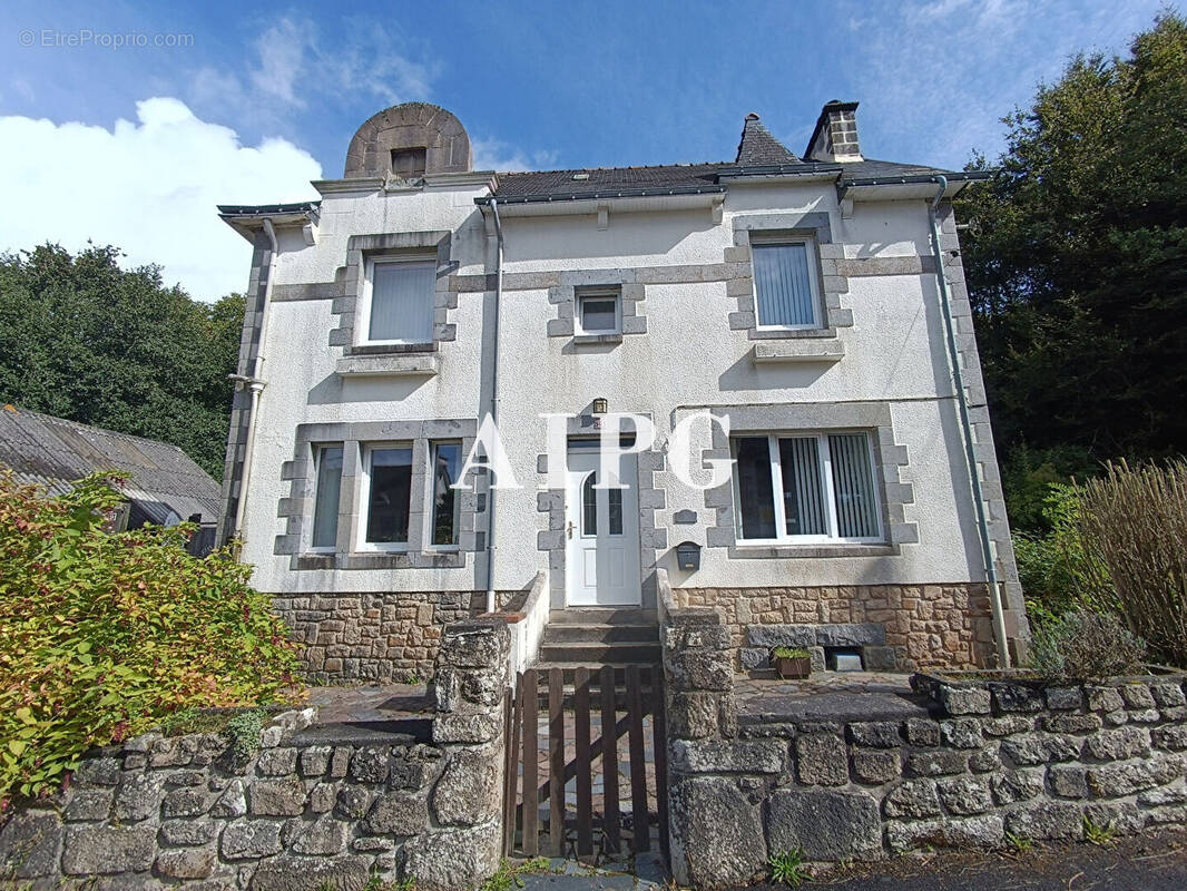 Maison à MELLIONNEC