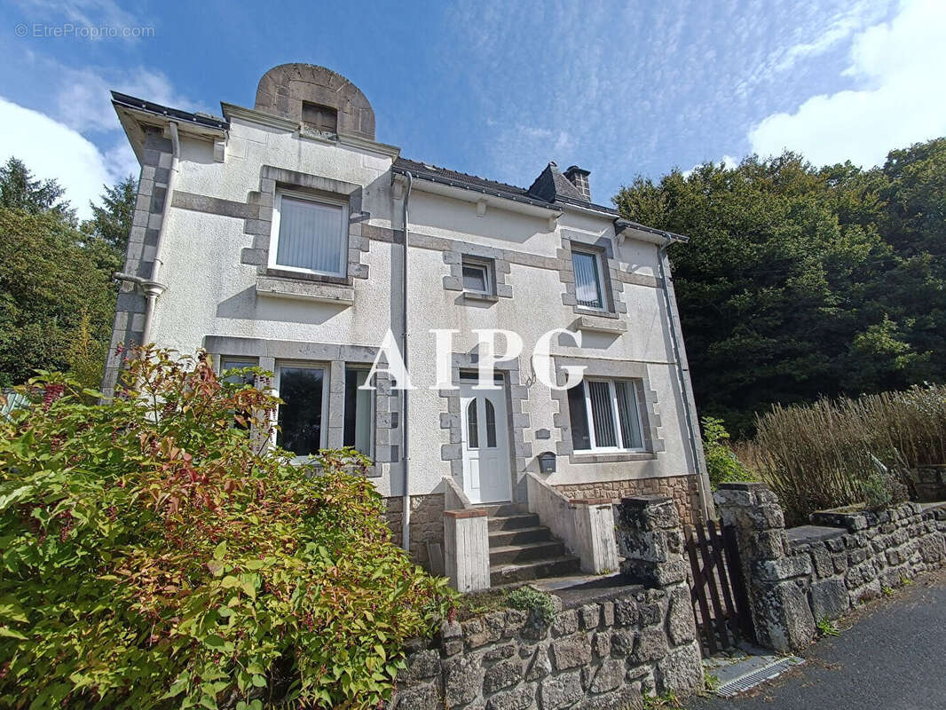 Maison à MELLIONNEC