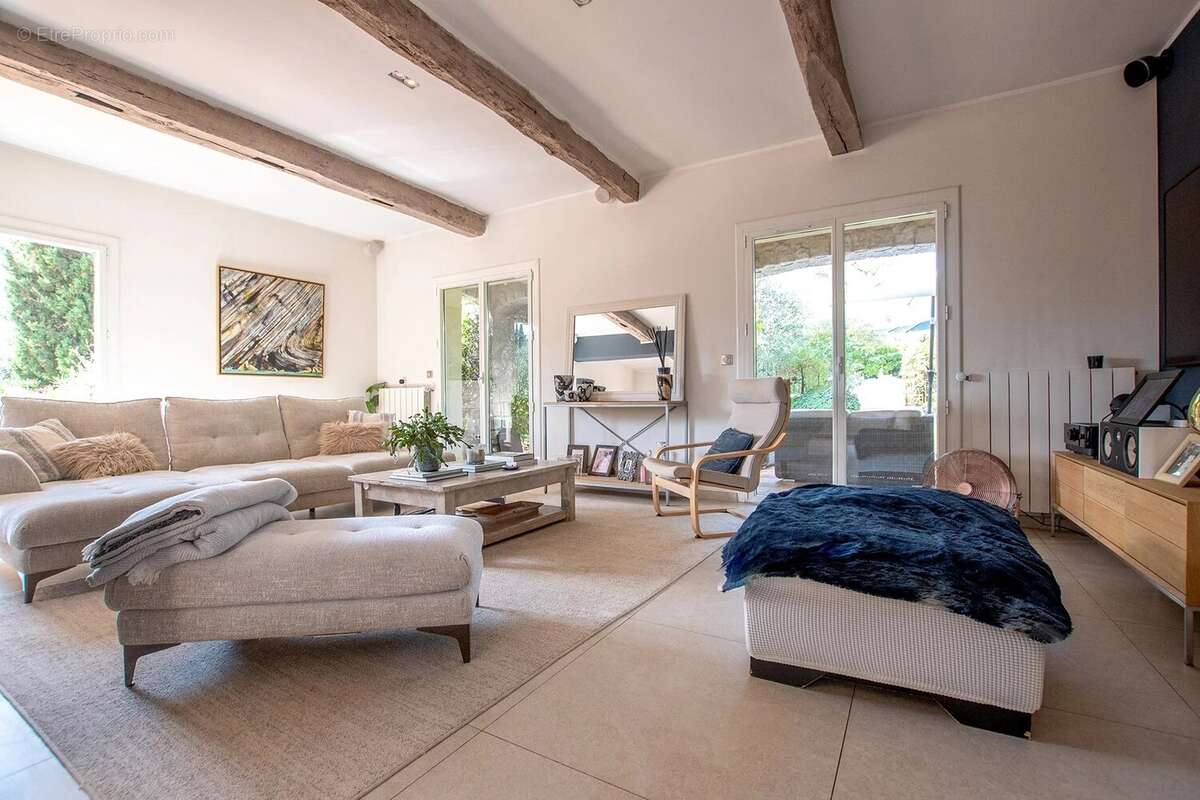 Maison à ROQUEFORT-LES-PINS