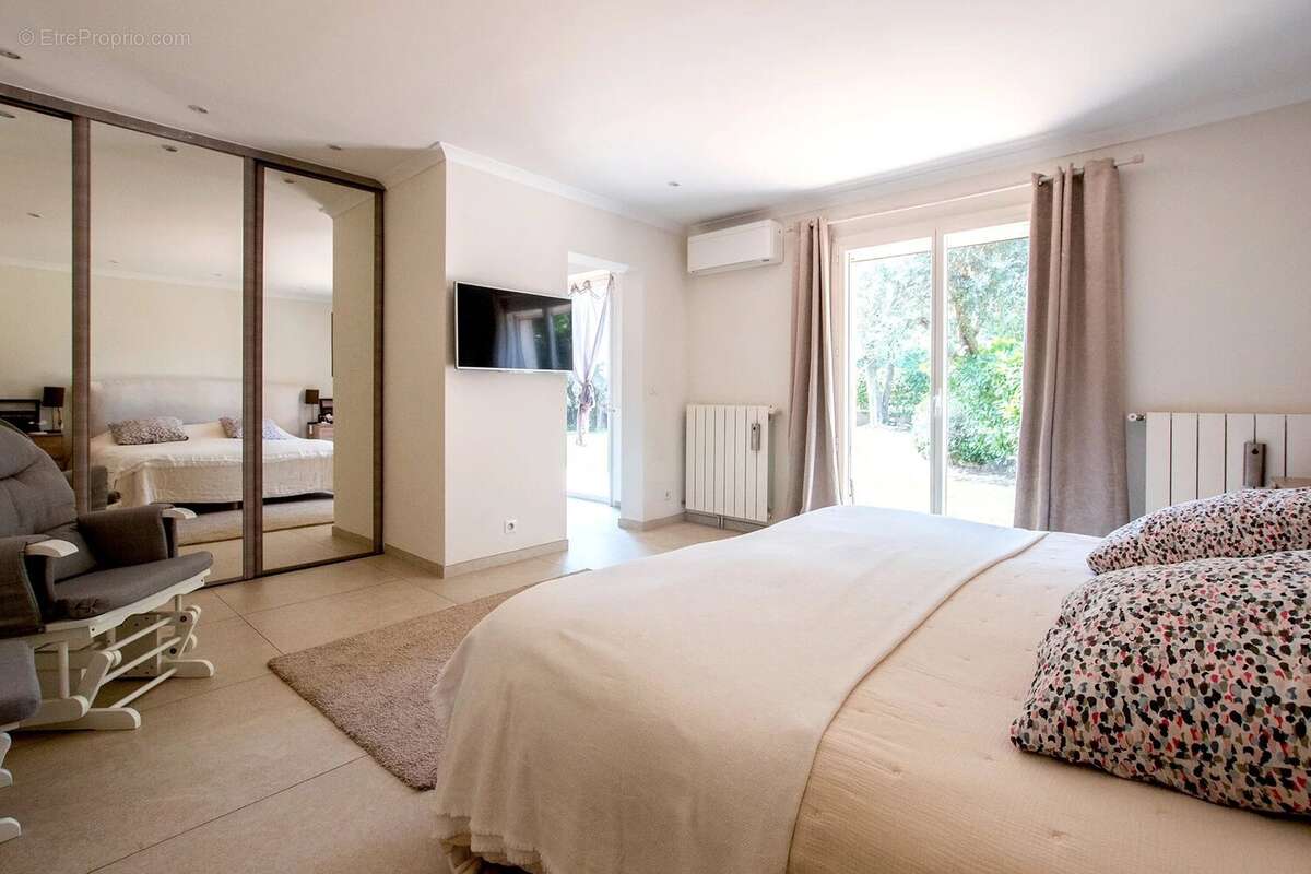 Maison à ROQUEFORT-LES-PINS