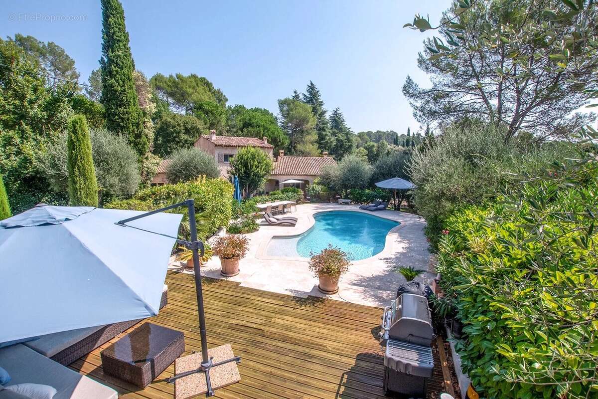 Maison à ROQUEFORT-LES-PINS