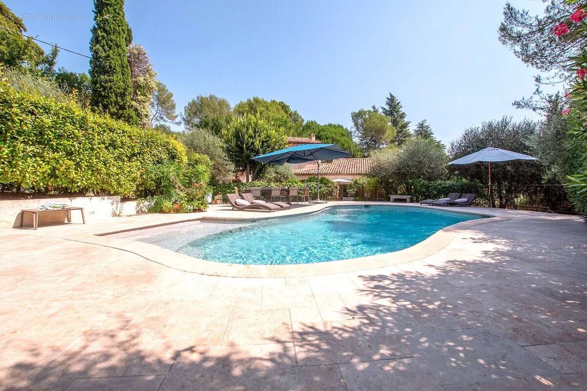 Maison à ROQUEFORT-LES-PINS