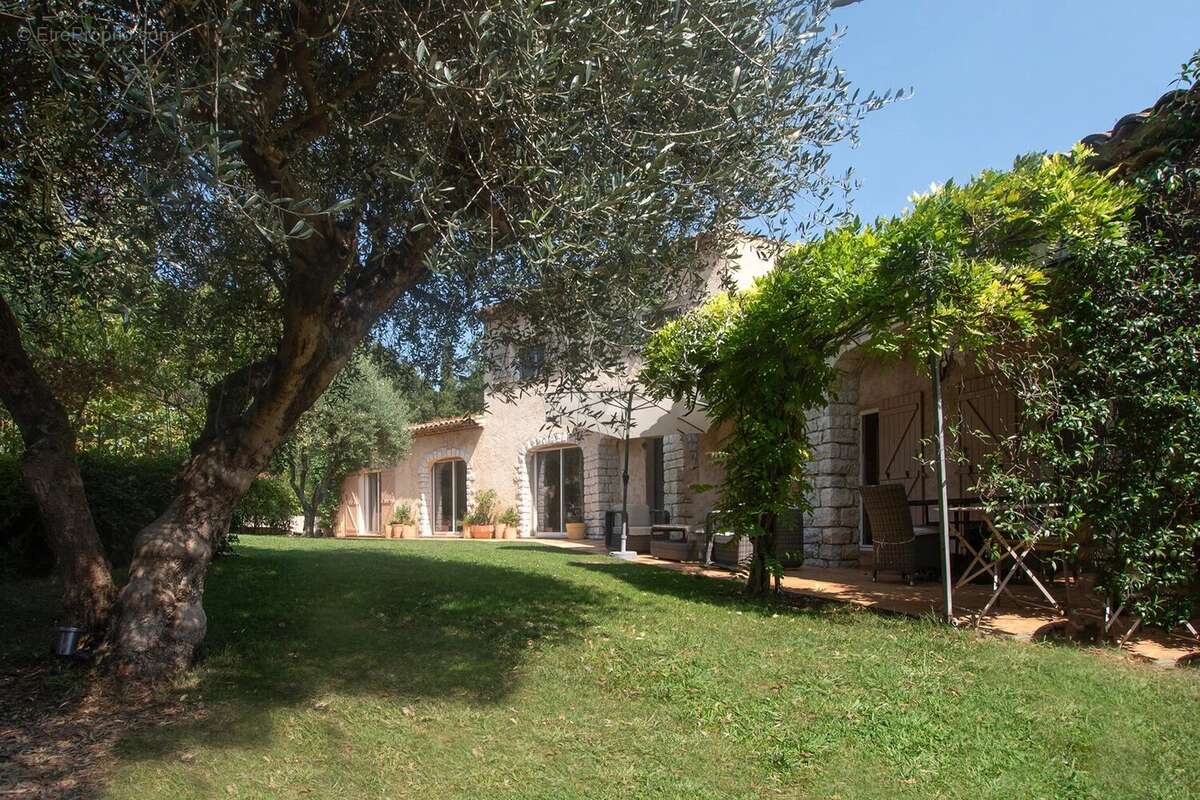 Maison à ROQUEFORT-LES-PINS