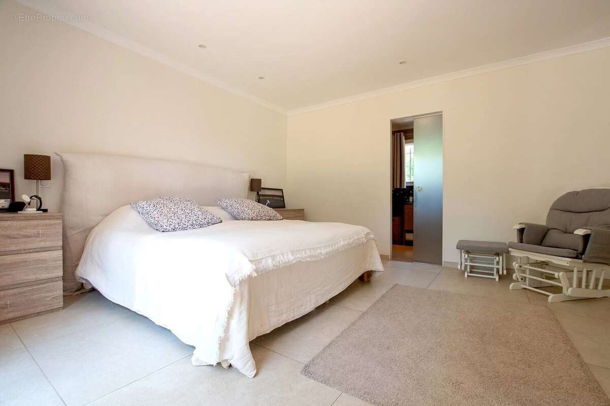 Maison à ROQUEFORT-LES-PINS