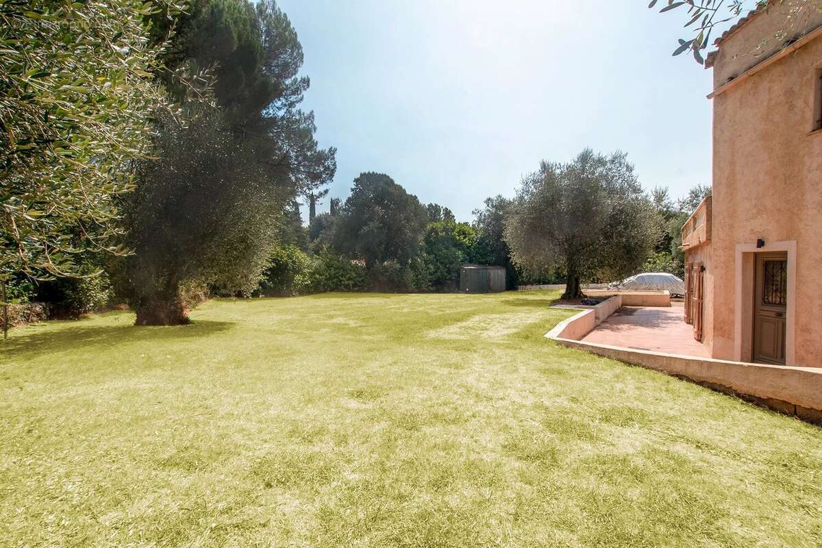 Maison à ROQUEFORT-LES-PINS