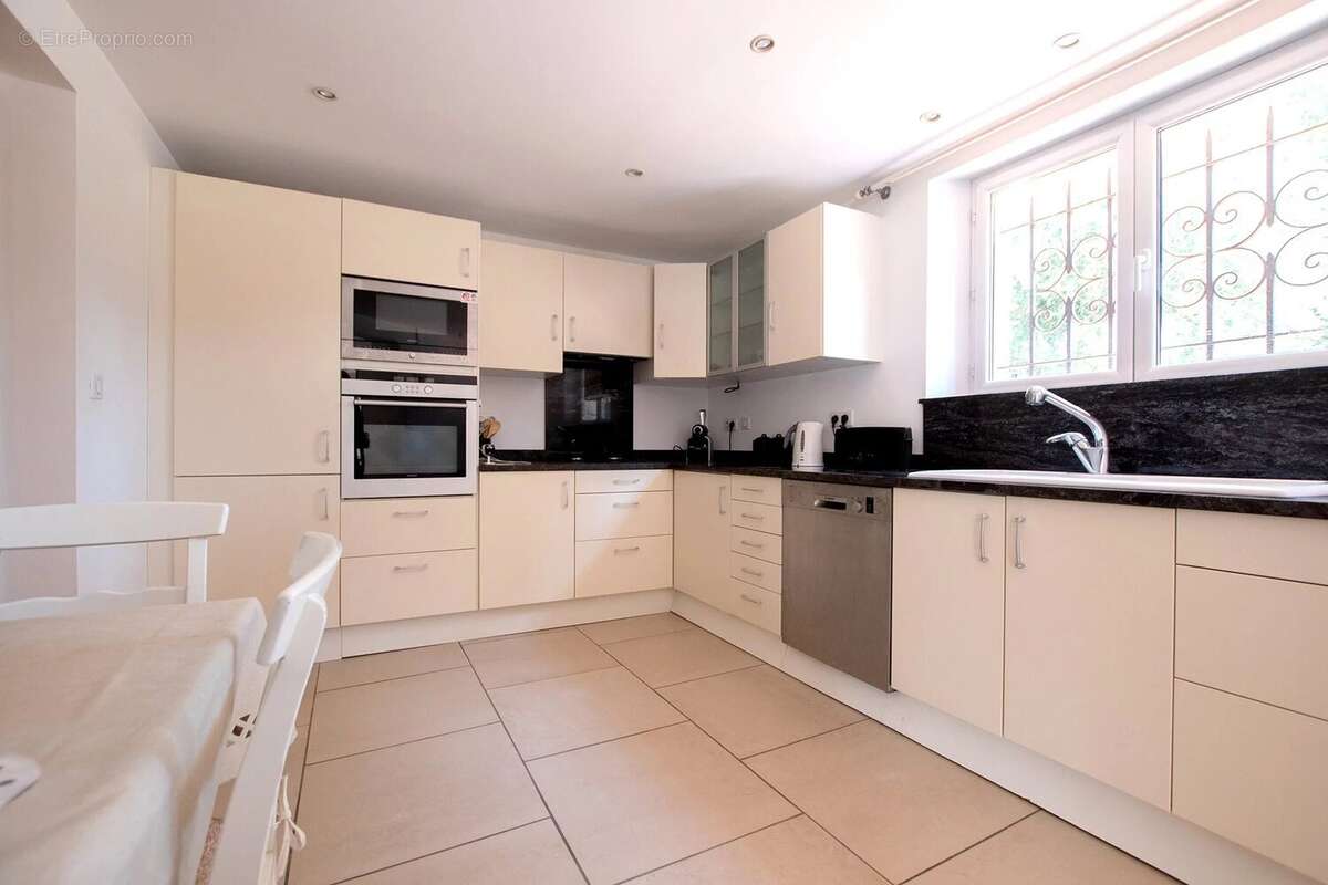 Maison à ROQUEFORT-LES-PINS