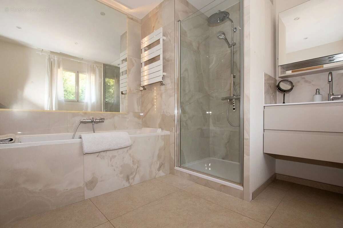 Maison à ROQUEFORT-LES-PINS