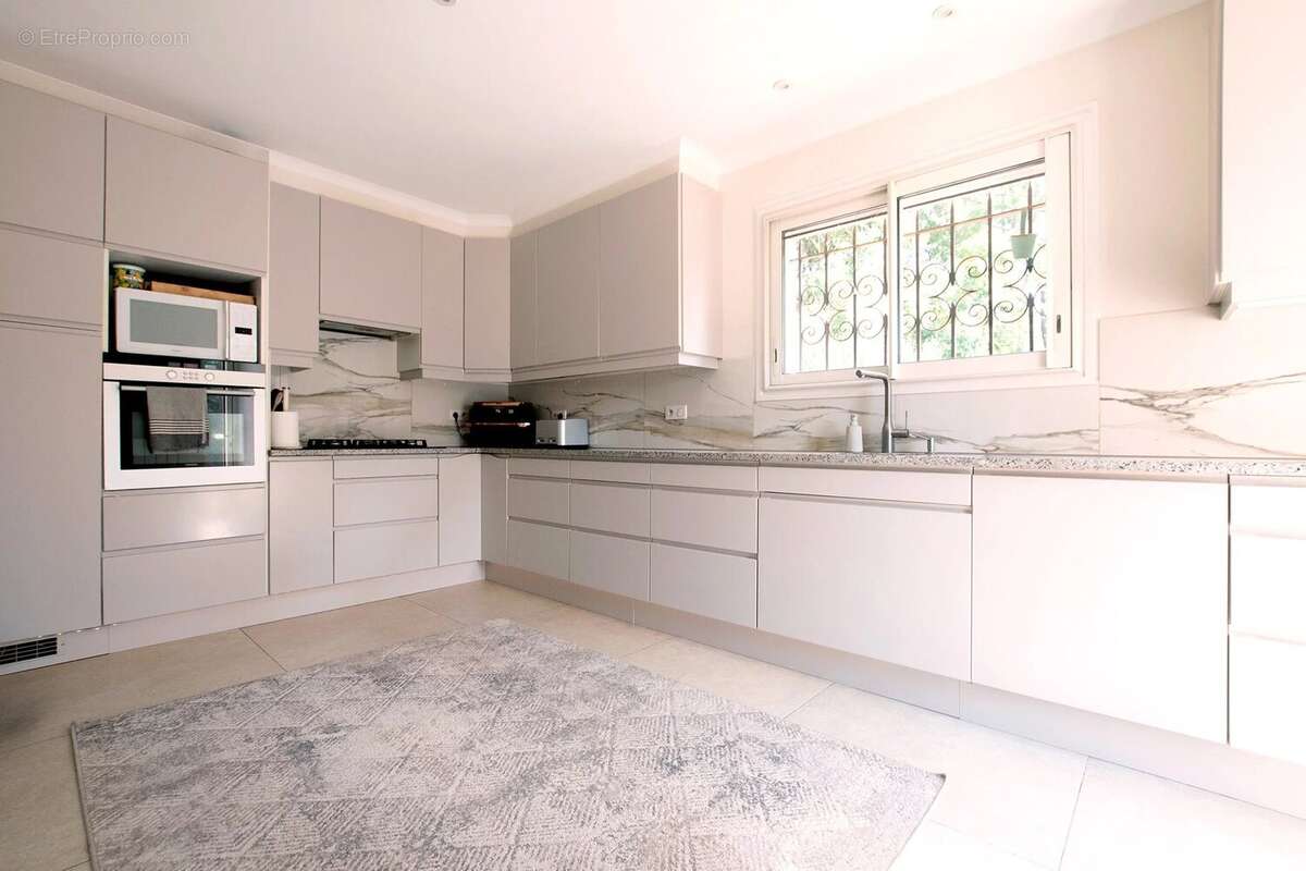 Maison à ROQUEFORT-LES-PINS