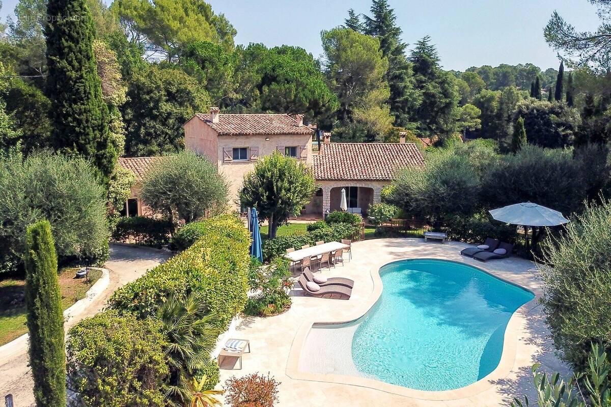 Maison à ROQUEFORT-LES-PINS