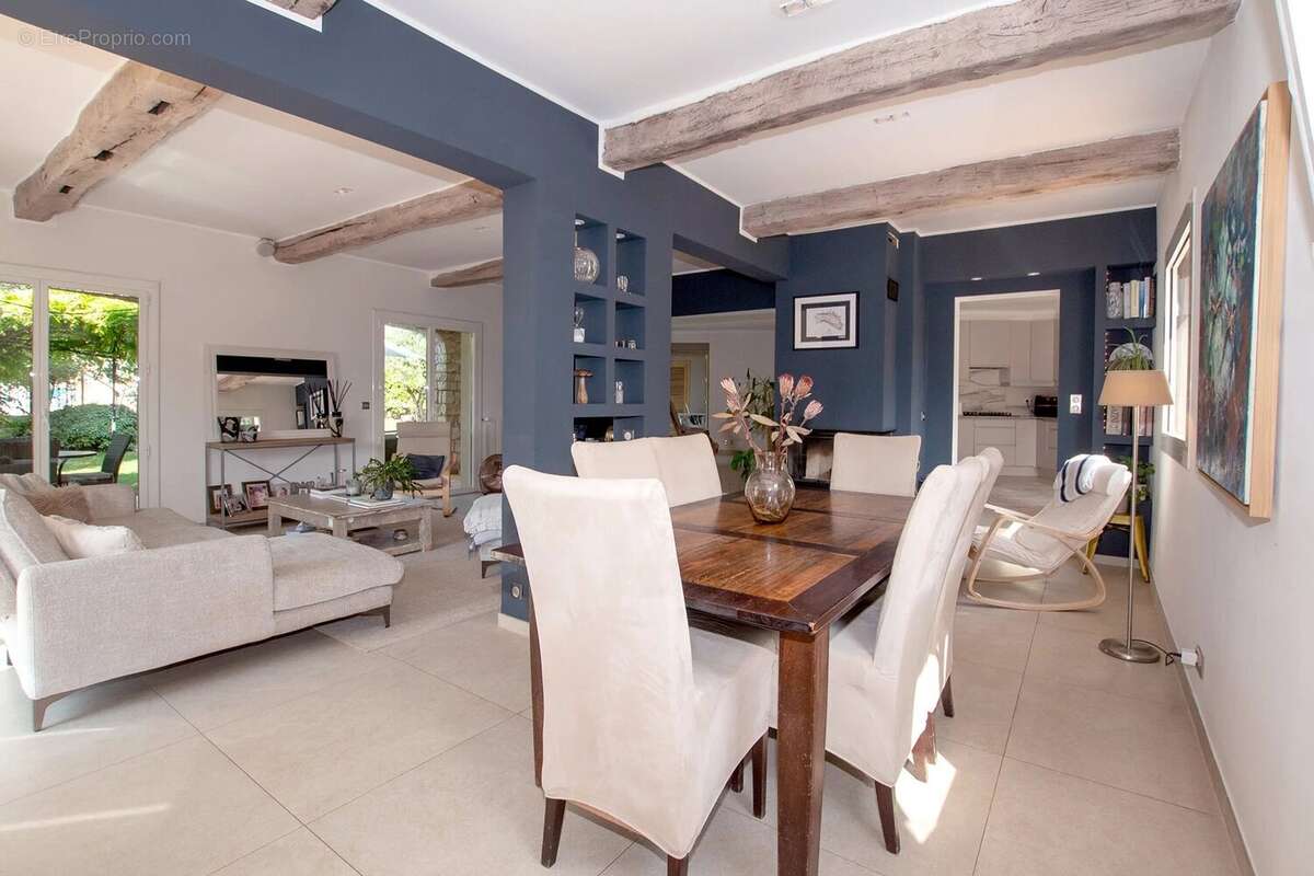 Maison à ROQUEFORT-LES-PINS