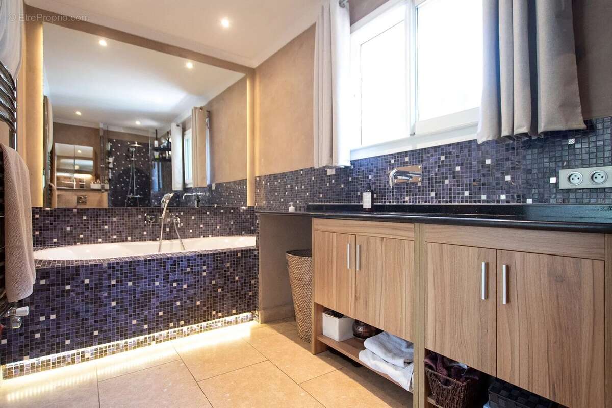 Maison à ROQUEFORT-LES-PINS