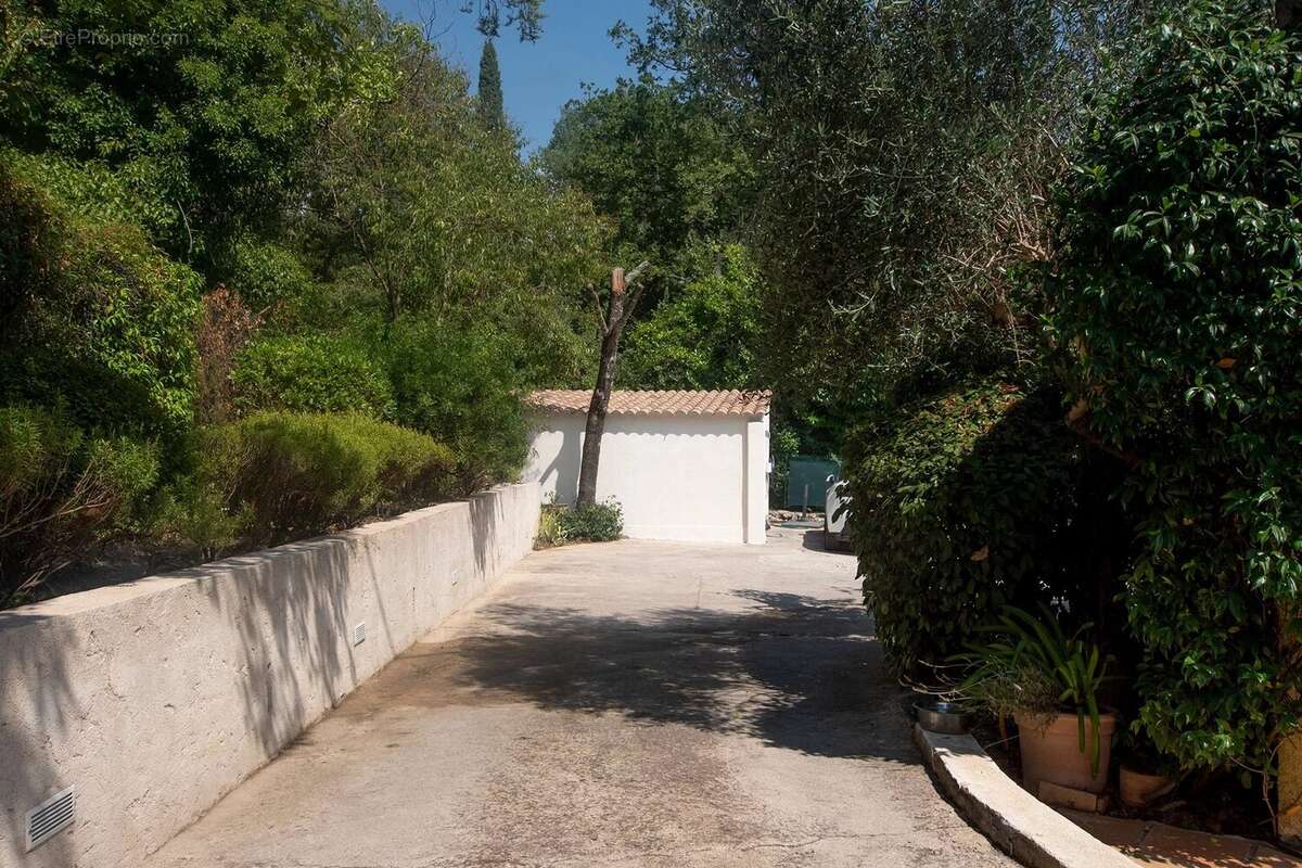 Maison à ROQUEFORT-LES-PINS